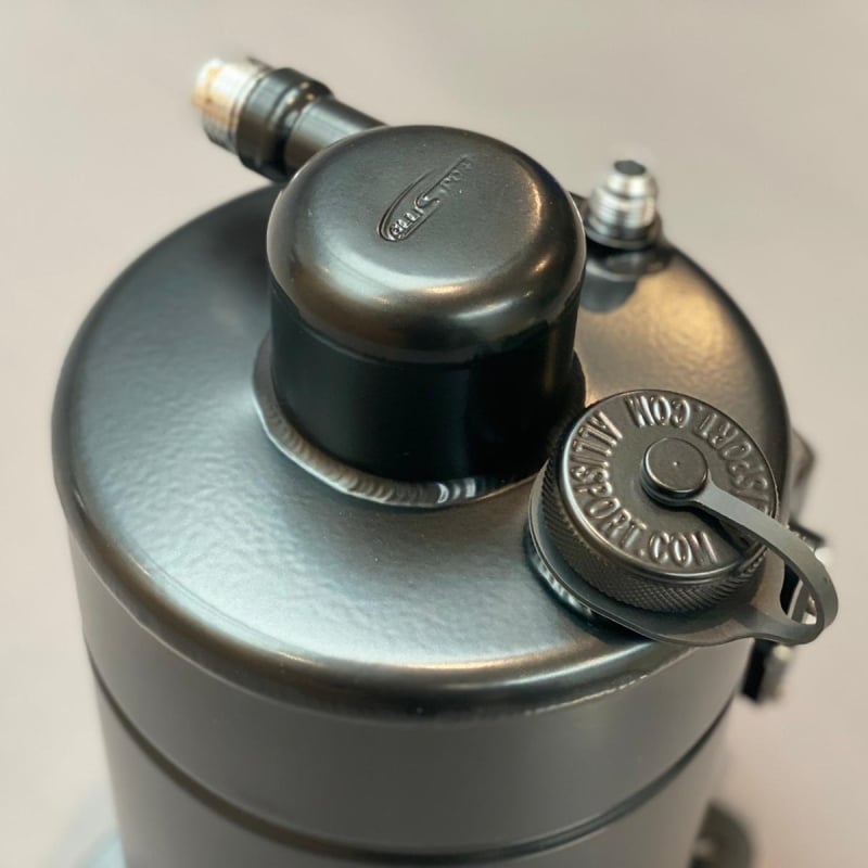 Dry sump tank with de-gas and integral breather tank